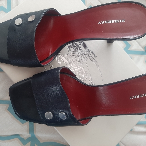 authentic Burberry not a copy. - Picture 7 of 7